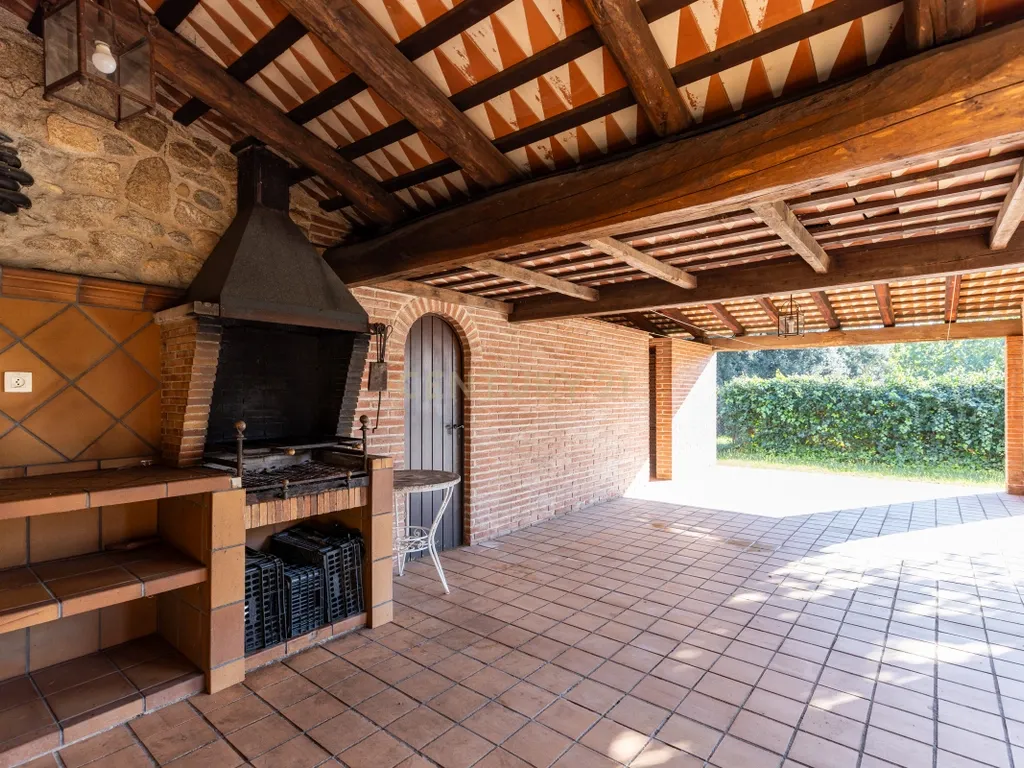 MASIA CATALANA EN VENDA A LLAGOSTERA – MÉS DE 7 HECTÀREES DE TERRENY, LLICÈNCIA TURÍSTICA, PISCINA I CAMP DE FUTBOL - Image 21