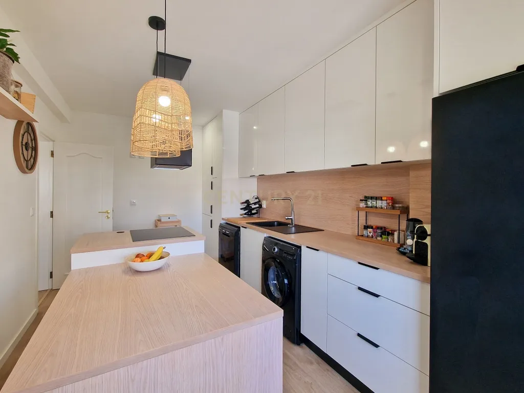 Excelente apartamento de 4 assoalhadas RENOVADO recentemente, com amplitude de todas as suas divisões - 113m2. - Image 10