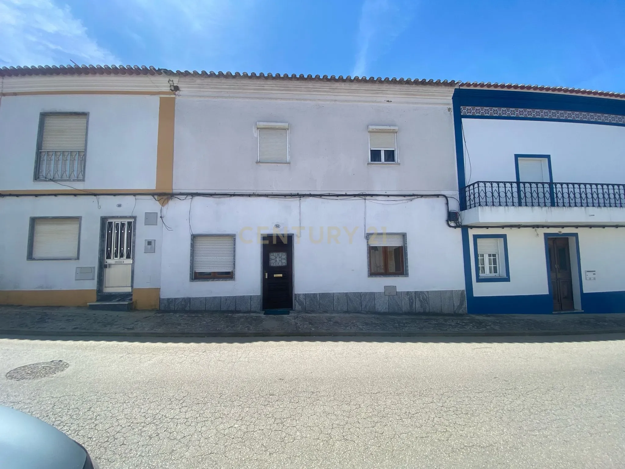 MORADIA T4 E ARMAZÈM EM BERINGEL - Image 1