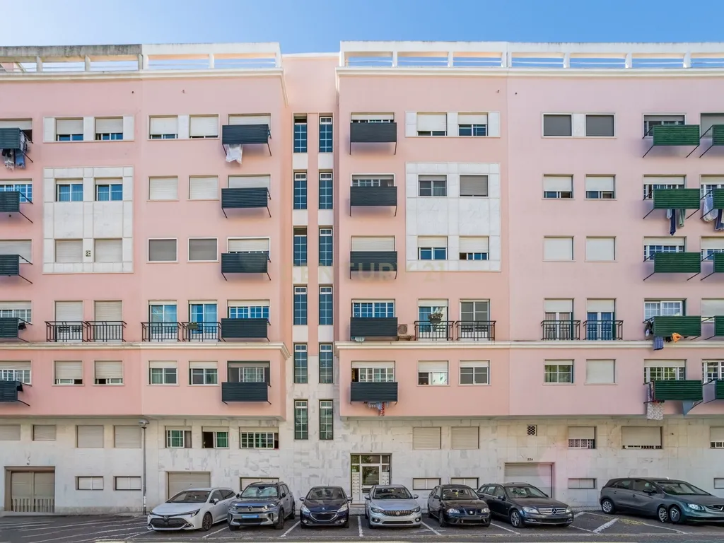 Apartamento T3 em Prior Velho com garagem - Image 1
