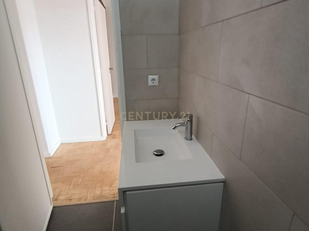 Apartamento 4 assoalhadas (T3) nos Olivais. Conforto e conveniência no coração da cidade - Image 17