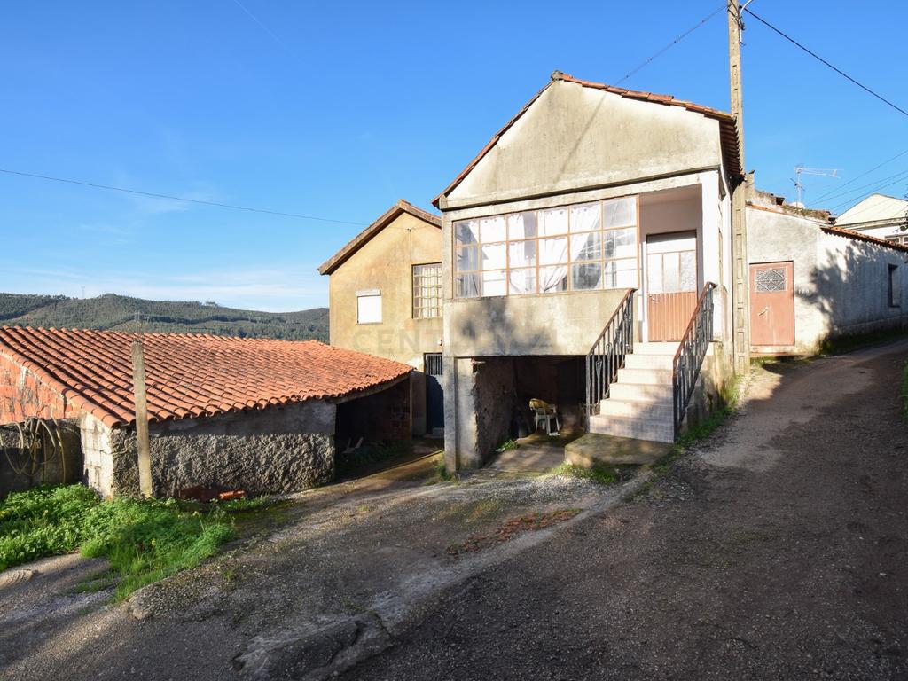 M4 para Remodelar com Terreno, Arrecadação e Vistas Panorâmicas – A 10 Minutos de Coimbra e Perto da Serra da Lousã - Image 2