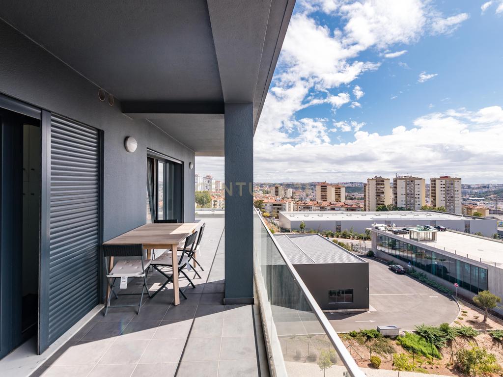 Luxuoso Apartamento T3 em Odivelas com Vista Panorâmica - Image 41
