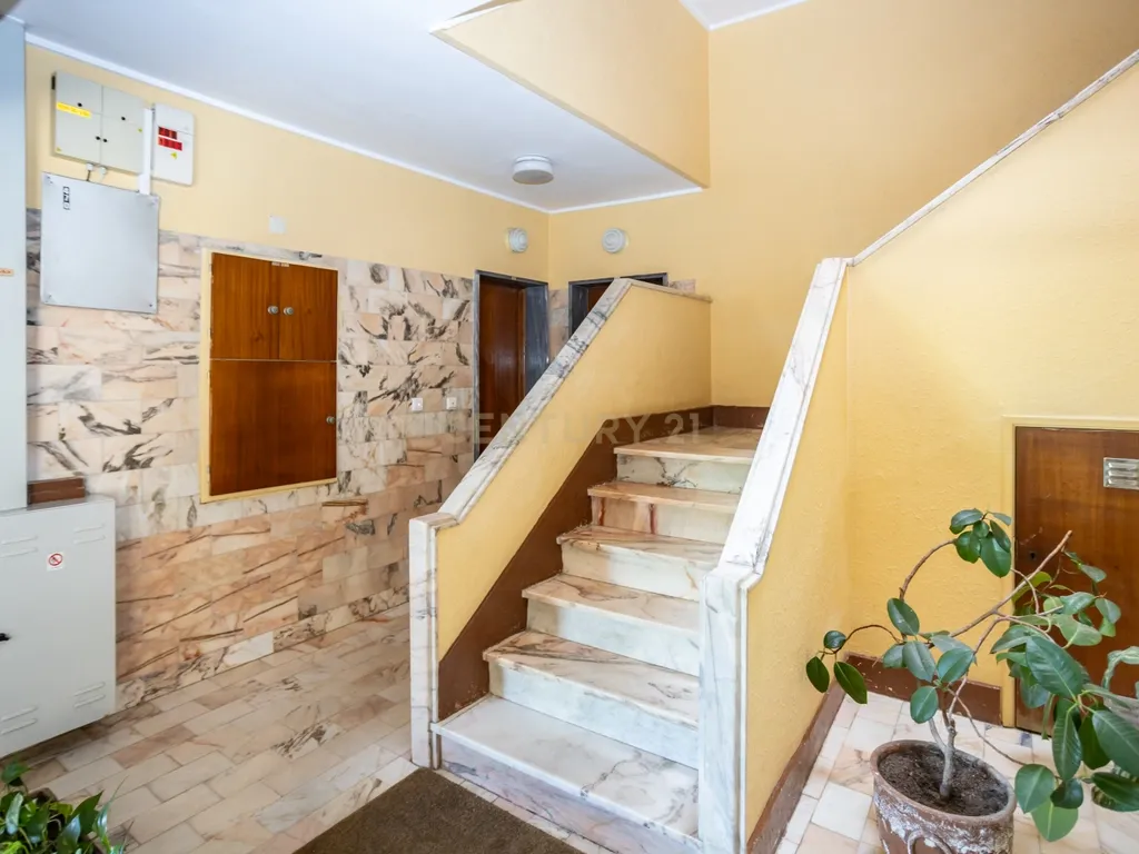 Apartamento T2 com Varanda Cruz de Pau, Amora - Seixal - 0651-06250 - Image 27