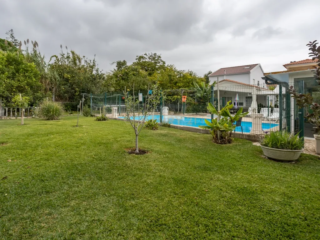 Fantástica Moradia Versátil com Piscina e Jardim, junto a serra da Arrábida – Setúbal - Image 82