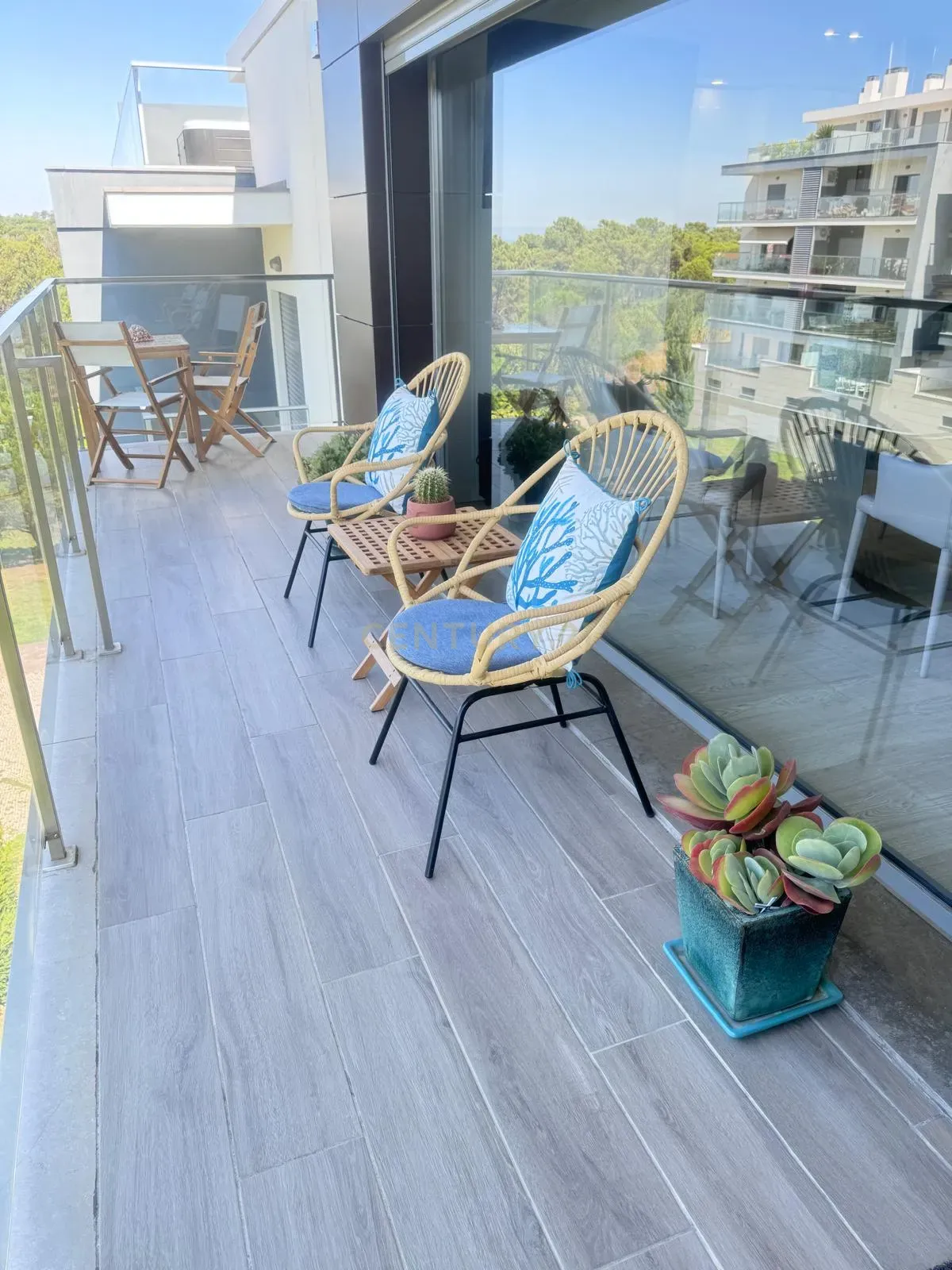 Penthouse de Luxo T3 com Suíte e Loft – Quinta de Santa Teresa, Charneca - Image 2
