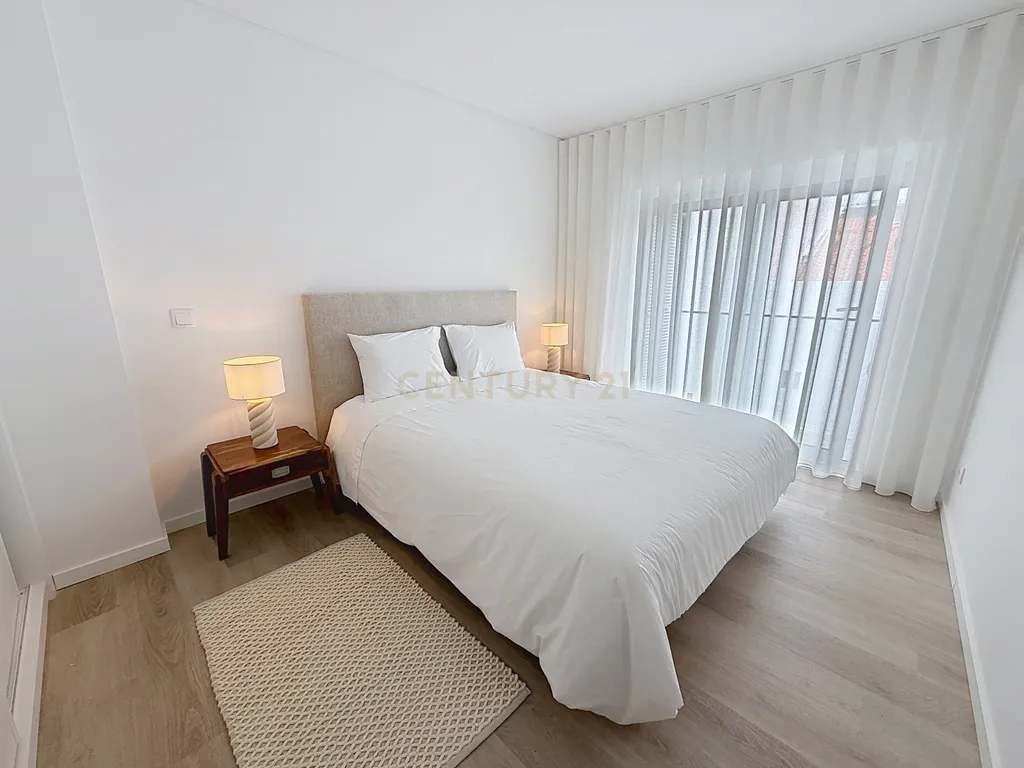 Apartamento T2 Novo - Arrendamento no Centro da Nazaré - Image 6
