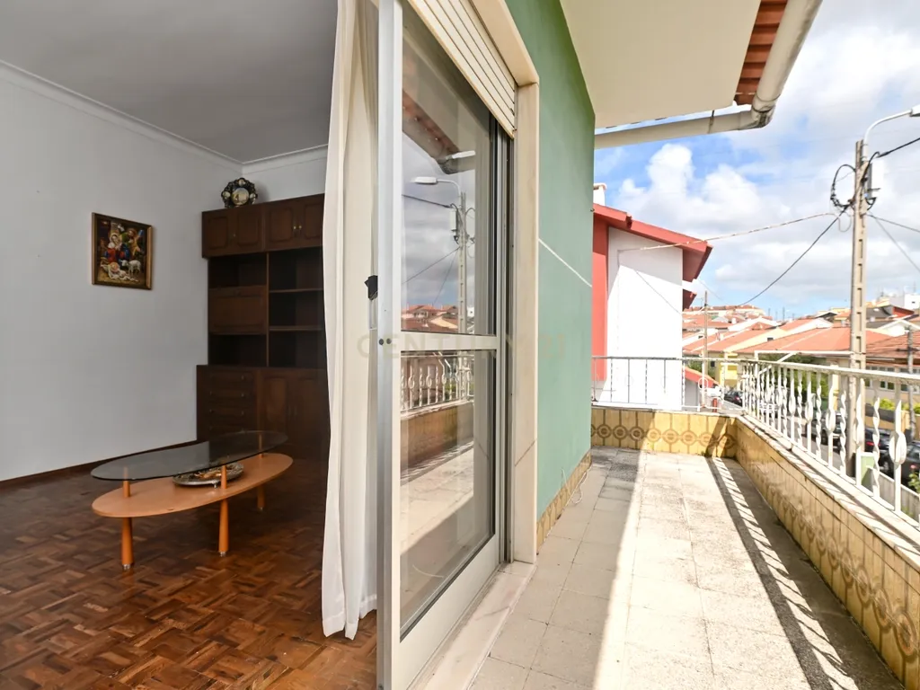 Moradia de gaveto com jardim, sotão e anexo - Porto Salvo (Oeiras) - Image 29