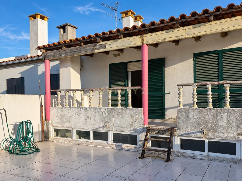 Moradia T3 com garagem, terraço e quintal em Vendas de Azeitão - Image 35
