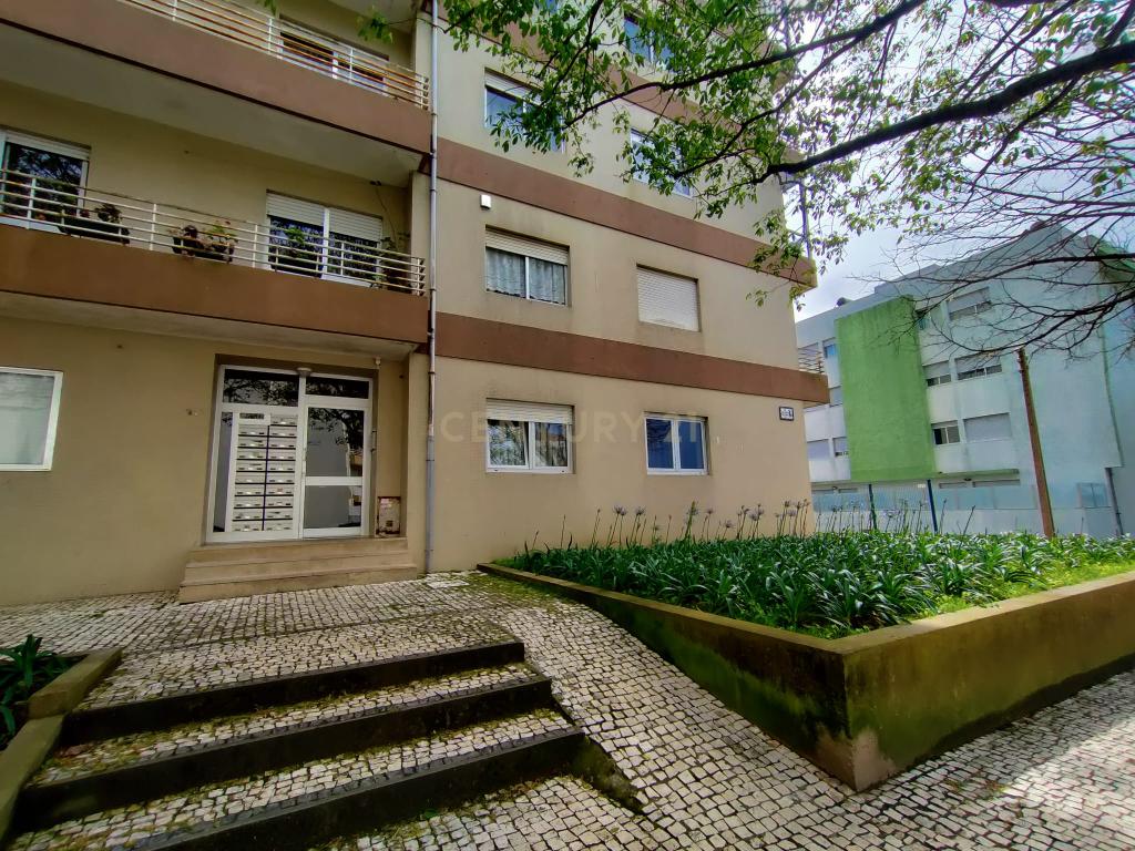 Apartamento T3 com Terraço e Vista na Póvoa de Varzim - Image 31