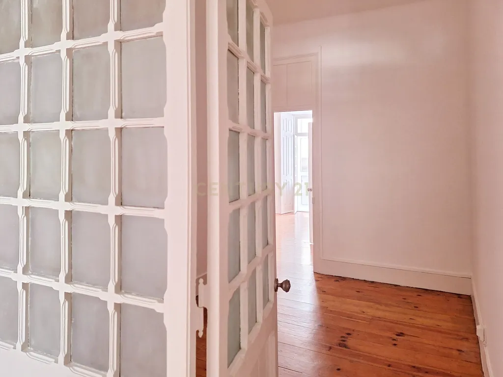 Apartamento T3+2 para Arrendamento em Campolide - Image 10
