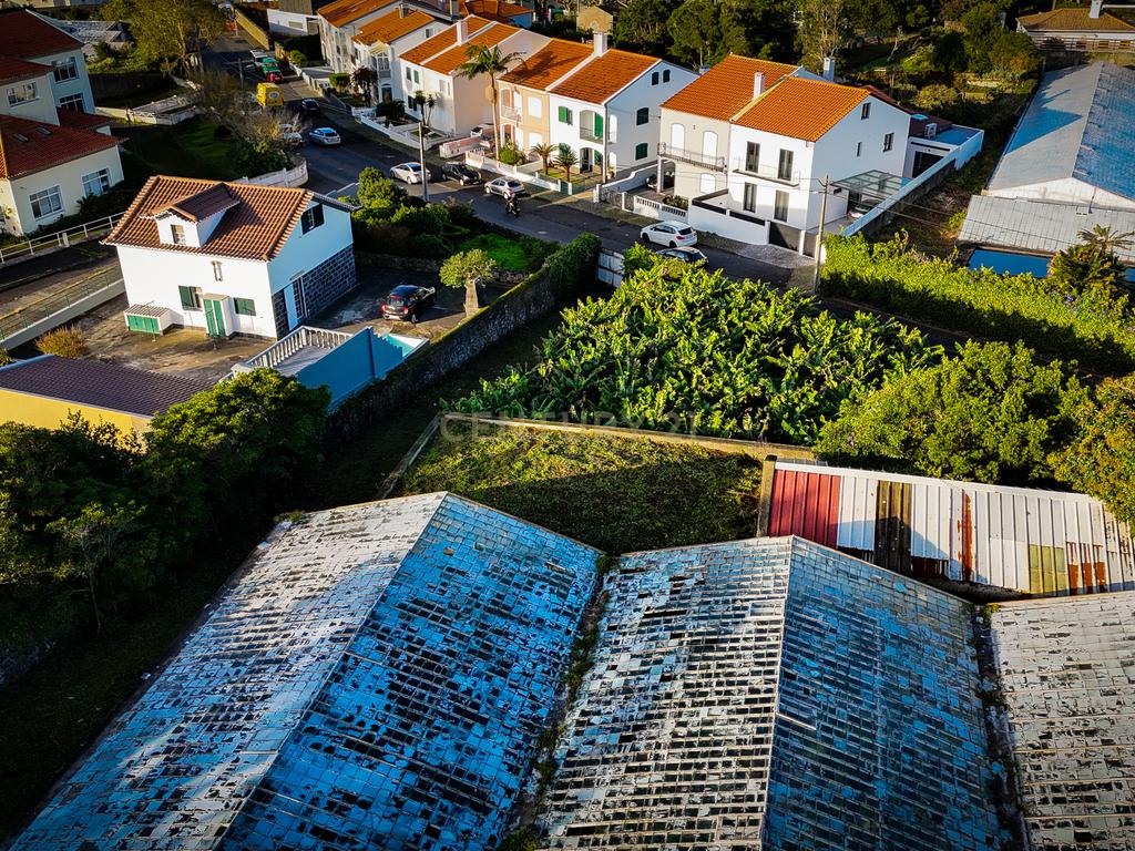 Propriedade Única com Estufas de Ananases e Potencial Urbano — Abelheira de Baixo, São Roque - Açores - Image 24