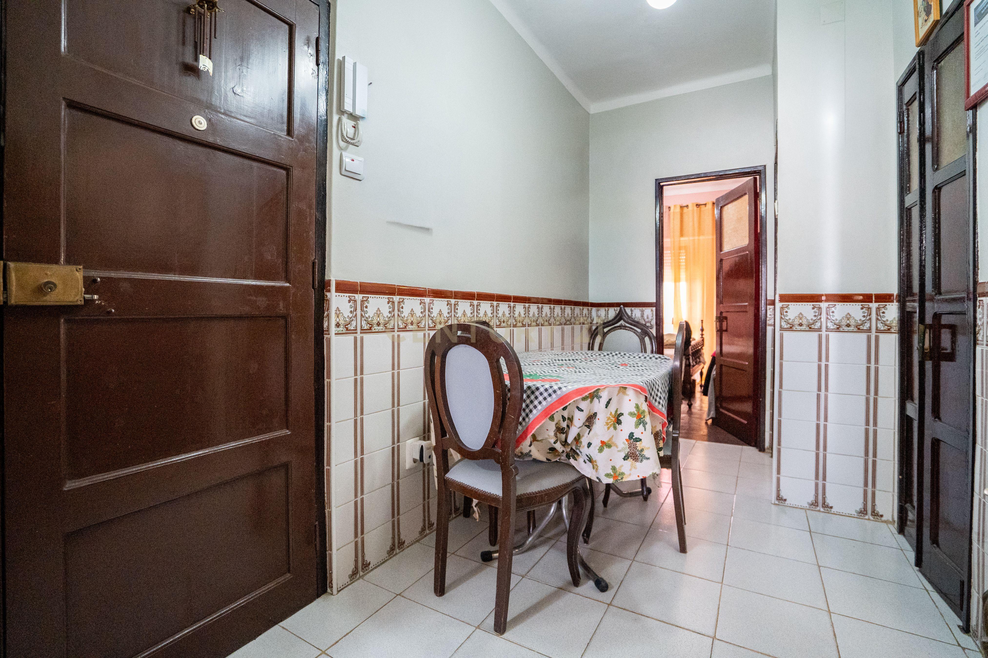 Fotografia 4 de Apartamento T2 com Varanda no Barreiro, Setúbal