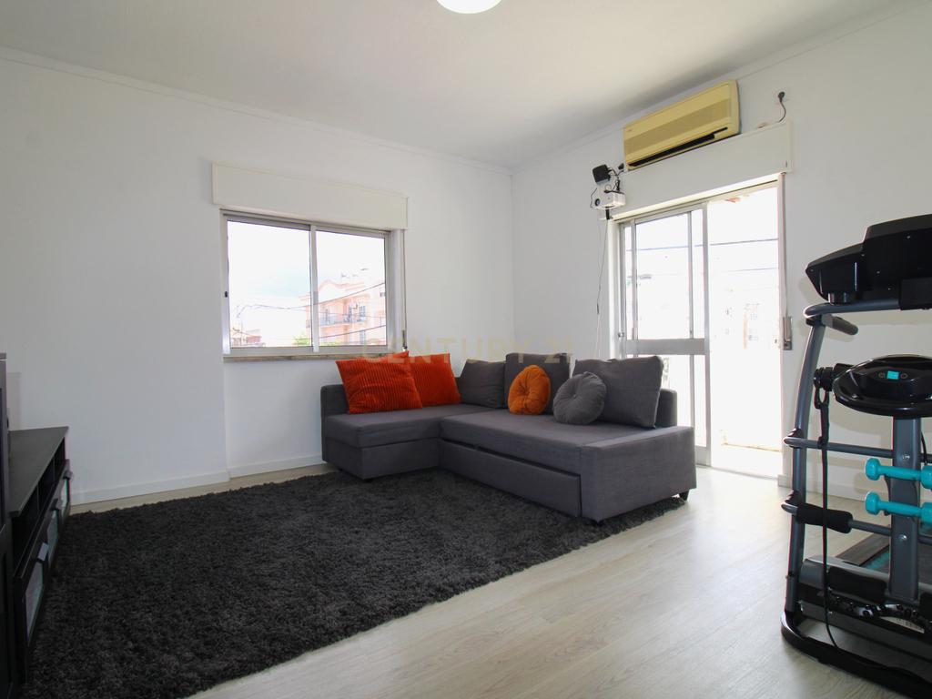 Apartamento T2 Quinta do Conde - Image 4