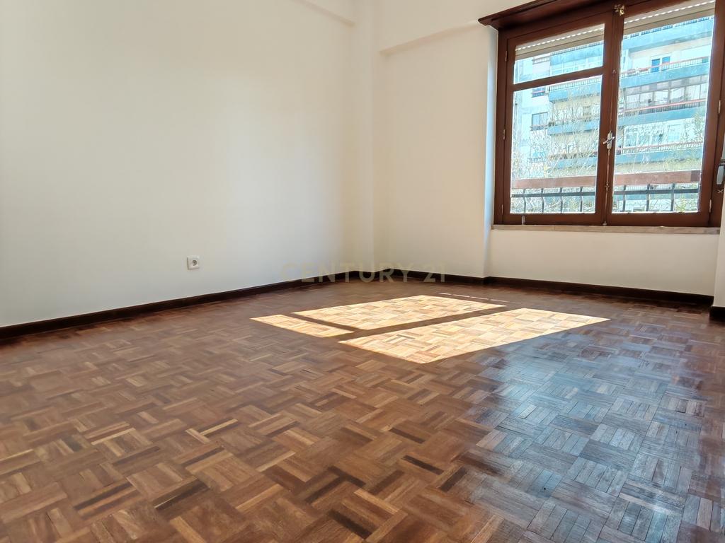Apartamento T3 em Carnaxide - Image 13