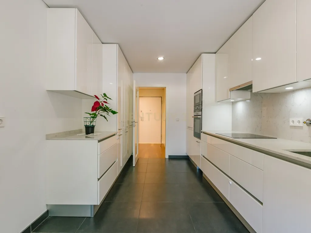 Excelente apartamento T2 em Avenidas Novas, Lisboa - Image 10