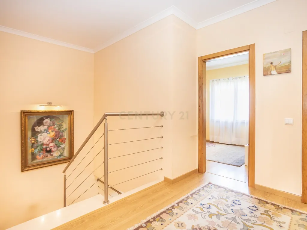 Moradia T4 em Setúbal | Conforto, Espaço e Privacidade - Image 37