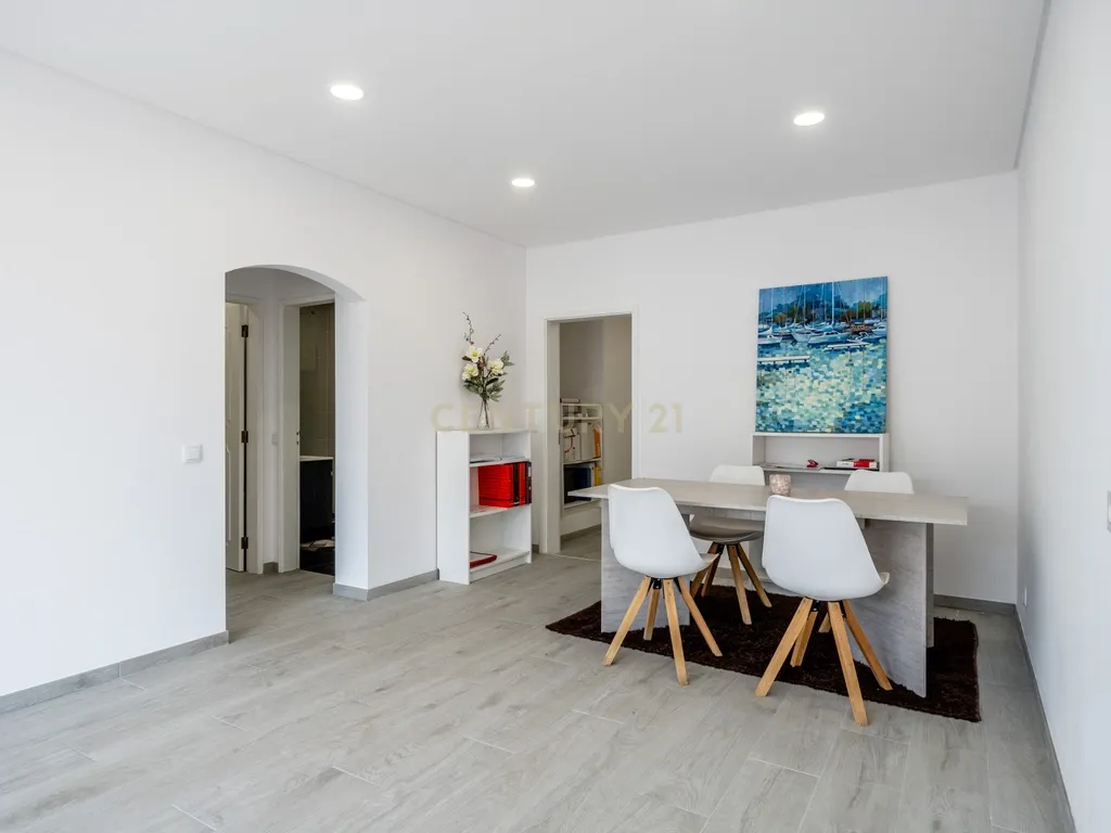 T0+1 Renovado com Armazém de 105 m² e Logradouro Privado em Albufeira - Image 21