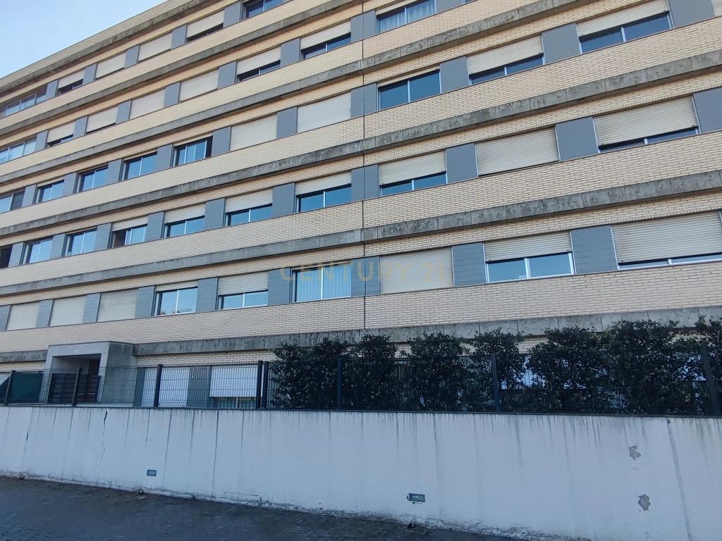 Apartamento T2 com Terraço e Garagem, Maia (Ao Aeroporto) - Image 16