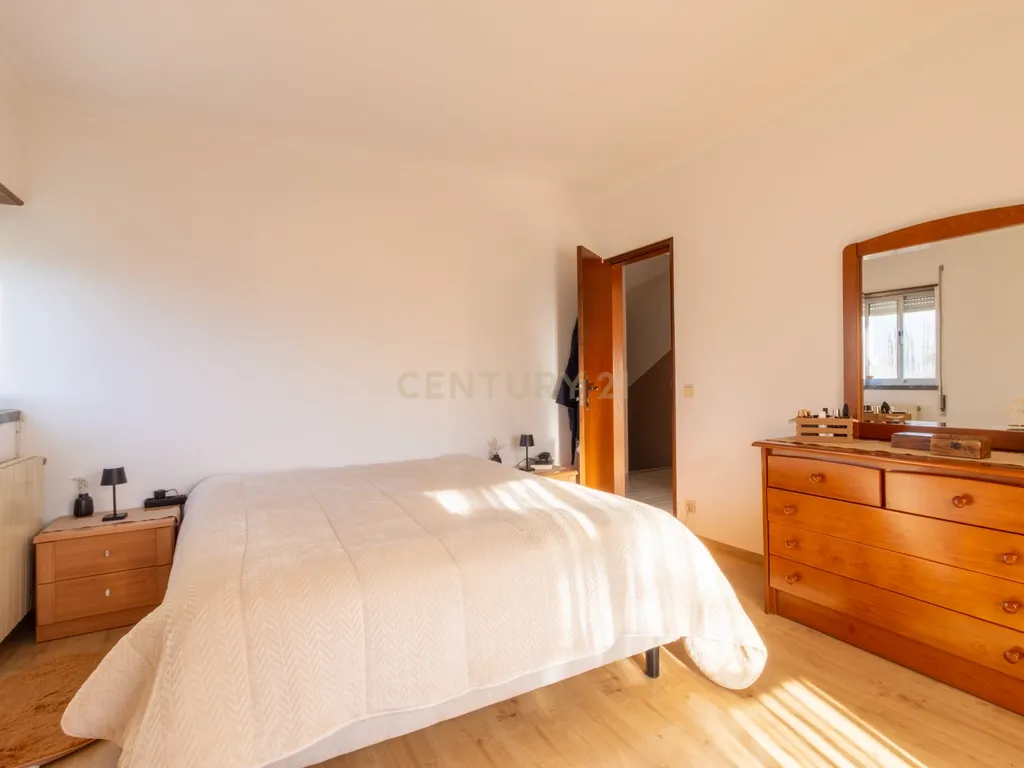 Moradia multifamiliar com rendimento imediato | 2.000 m² de terreno | A apenas 4,5 km de Fátima - Image 36