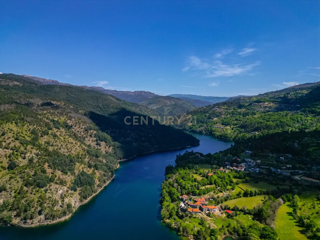 Um Refúgio no Gerês com 2 casas junto ao Rio - Image 66