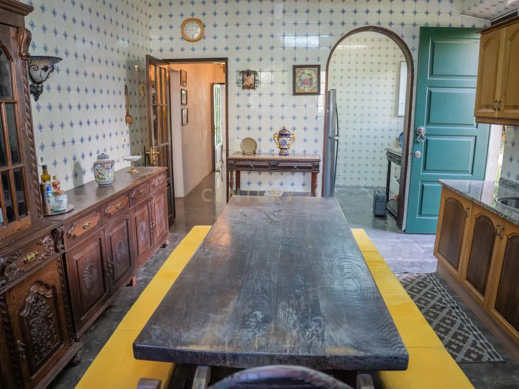 Moradia de charme T5 com Garagem e Terreno em Abrunheira, Sintra - Image 48