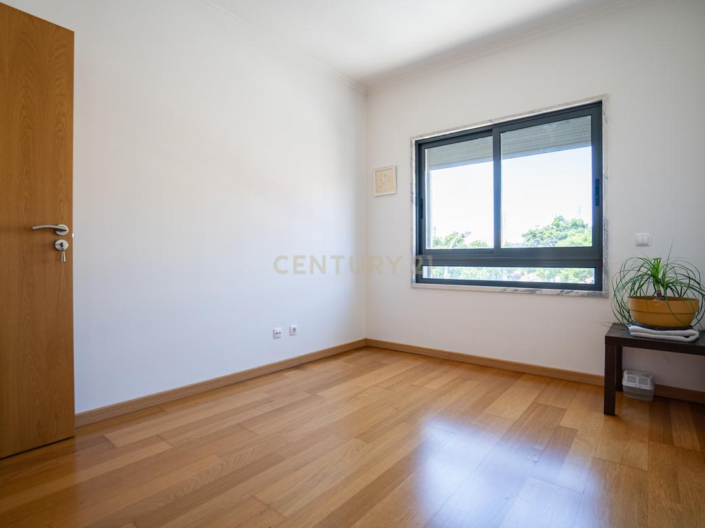 Apartamento T3 Porto Salvo - Image 9