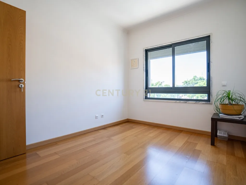 Apartamento T3 Porto Salvo - Image 9