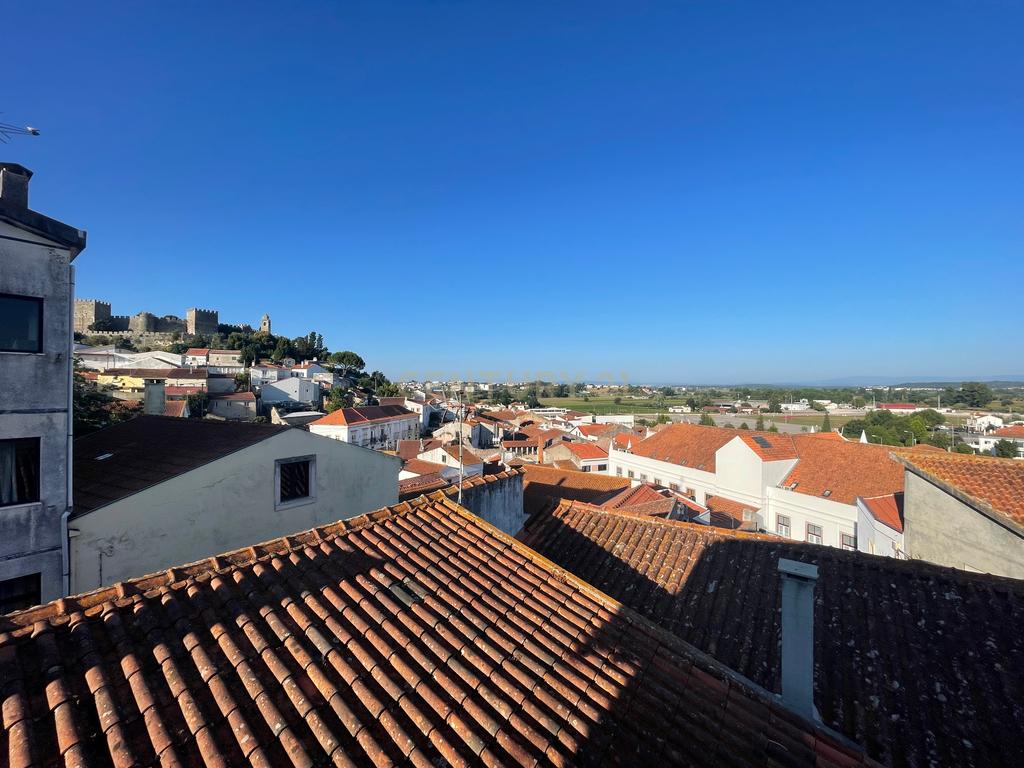 Moradia T3 com Terraço Panorâmico na encosta do Castelo de Montemor‑o‑Velho - Image 13