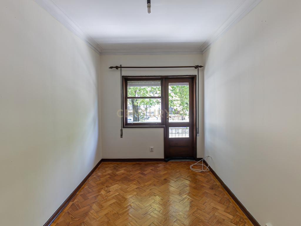 Andar Moradia T5 – Antas, Avenida Fernão de Magalhães – Porto - Image 23