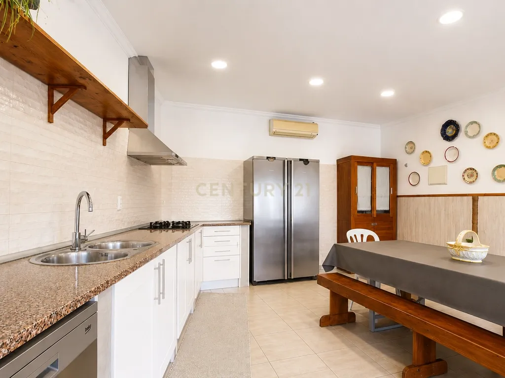 Moradia T3 em lote de 936m2 em Vila Alegre, Fernão Ferro - Image 14