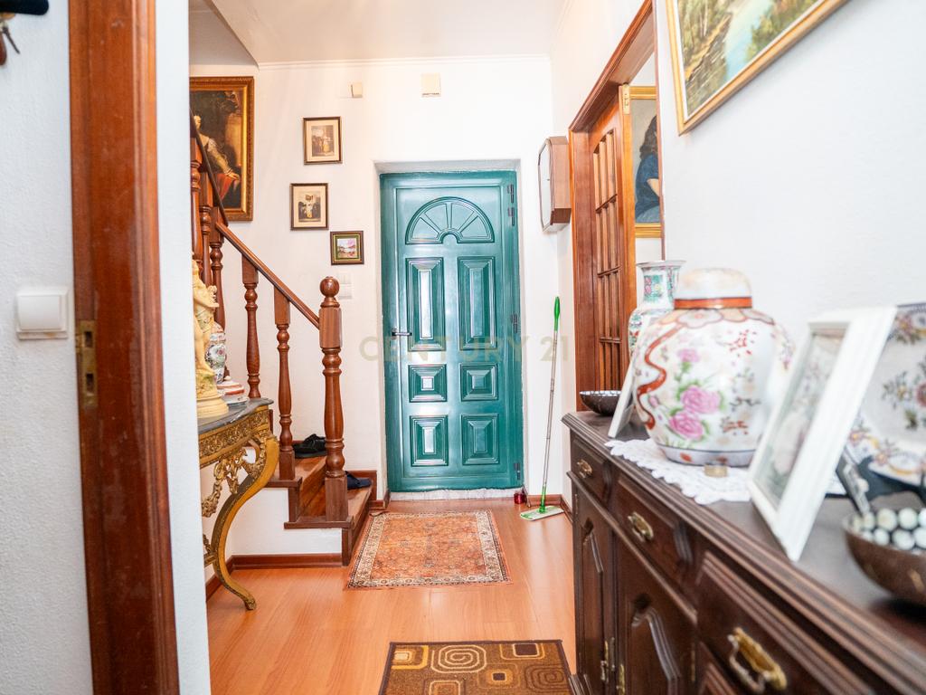 Moradia T3 – Caselas - Restelo - Image 2