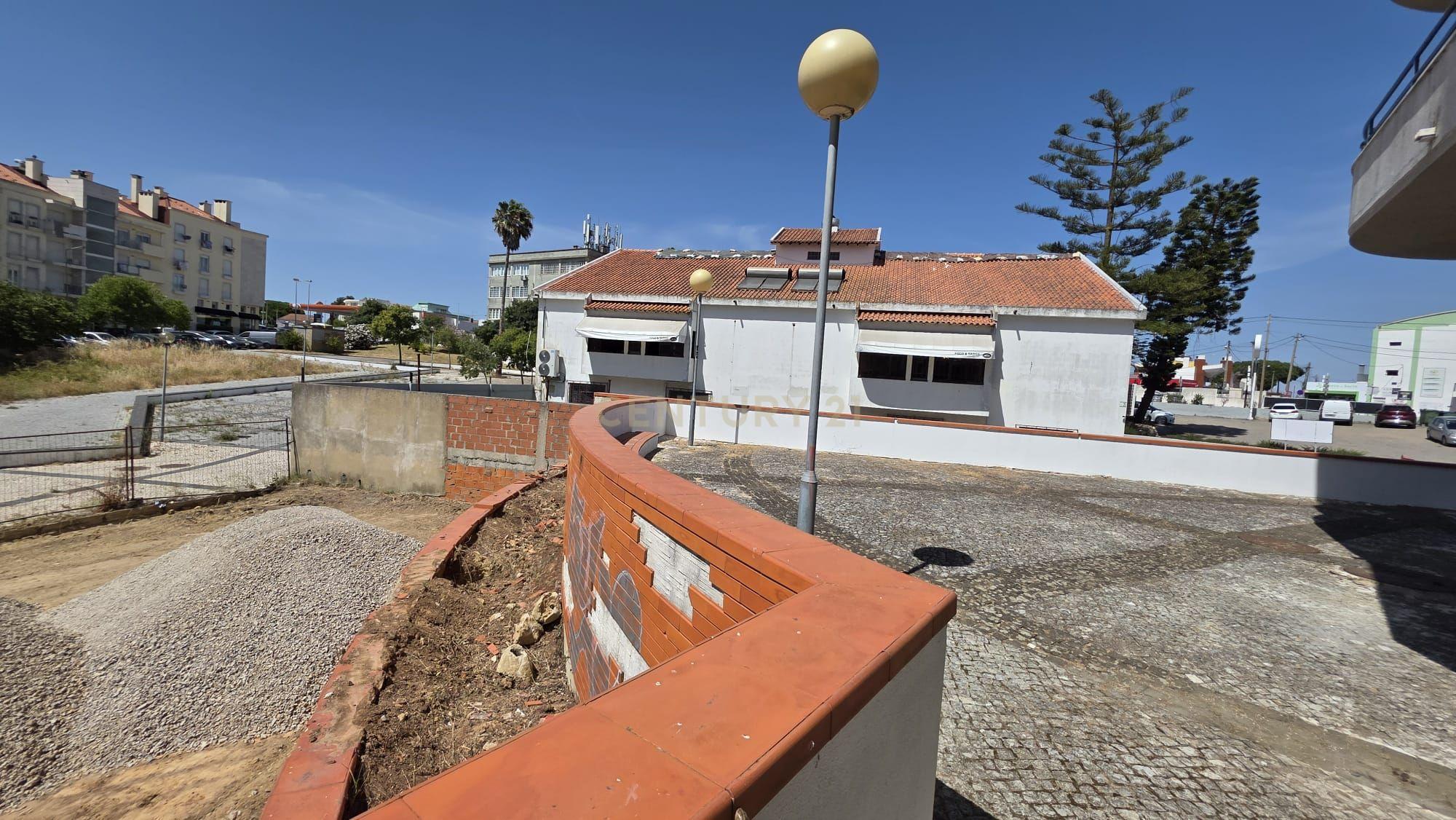 Fotografia 10 de Terreno com 506m2 na Charneca de Caparica, para construção de postos de abastecimento de carros elétricos