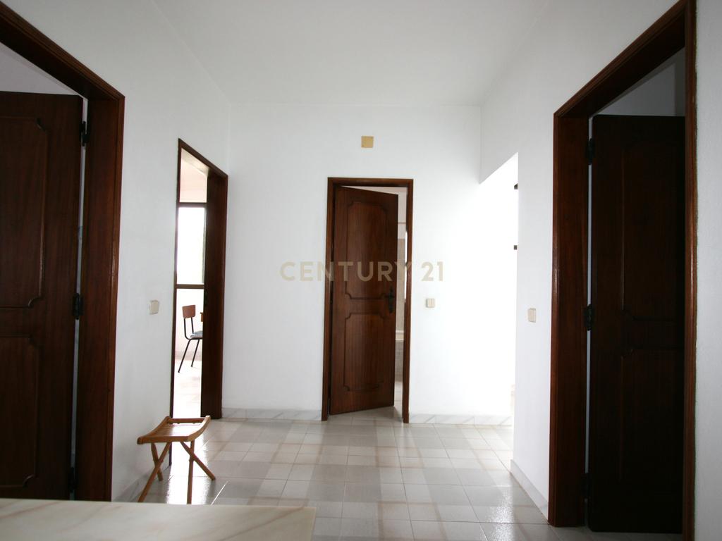 Propriedade de estilo tradicional T3+1, anexo e lote de 8080 m2 em Portela, São Bartolomeu de Messines - Image 22