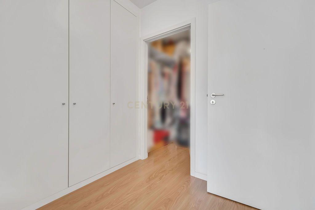 Apartamento T2 com Vista Panorâmica em Entrecampos - Image 25