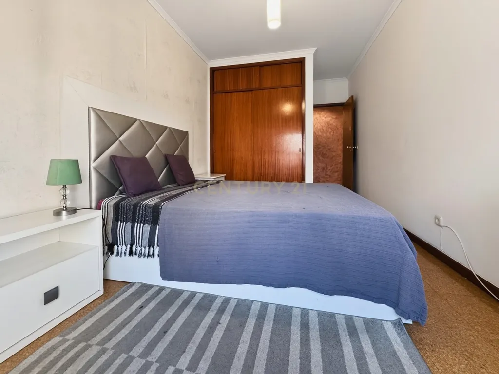 Apartamento T3 Duplex com Vista Desafogada no Monte da Caparica - Image 33