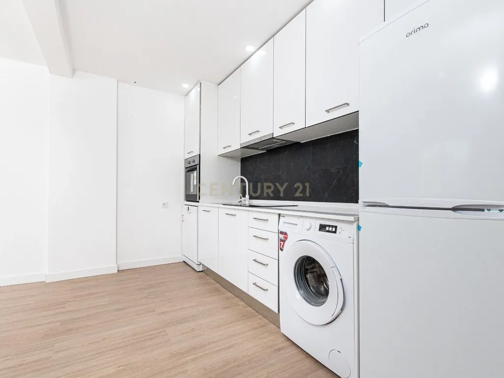 Apartamento T3 com Terraço/ Remodelação Total (Queluz) - Image 14
