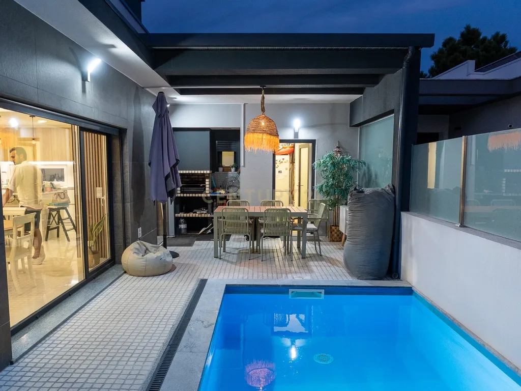 Moradia T3+1 Térrea de gaveto com Piscina, Domótica e Espaço Exterior | Fernão Ferro - Image 44