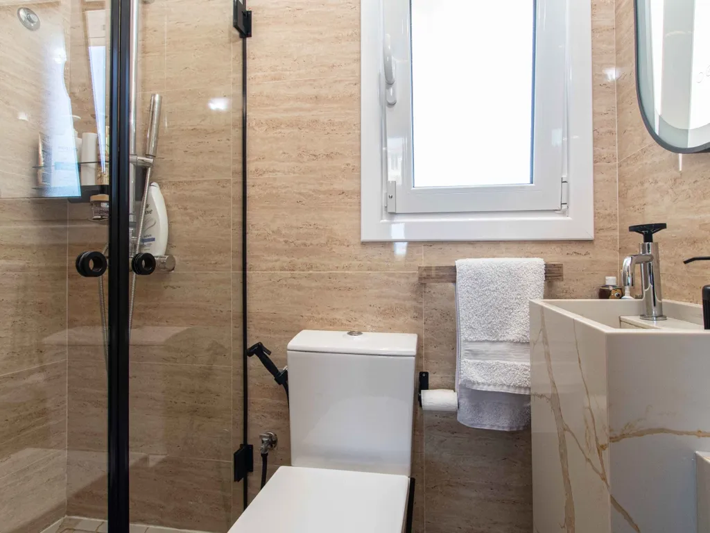 Moradia Independente T4+1 com Piscina, 321 m² de Construção e Garagem para 5 Viaturas | Albarraque, Rio de Mouro - Image 21
