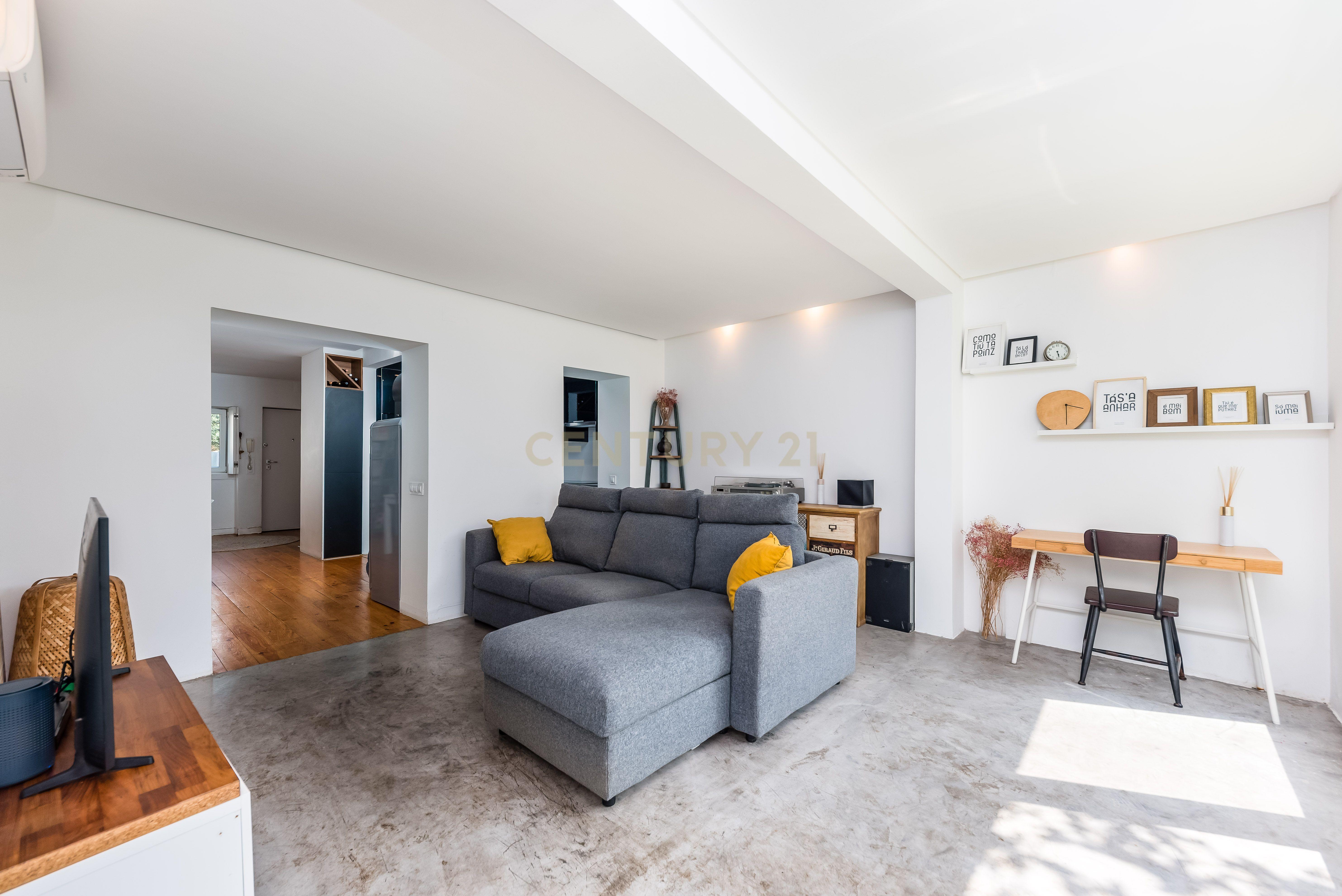 Fotografia 6 de Moradia T2 Renovada com Jardim, Cave e Terraço | Viva o melhor de Belém em 3 pisos.