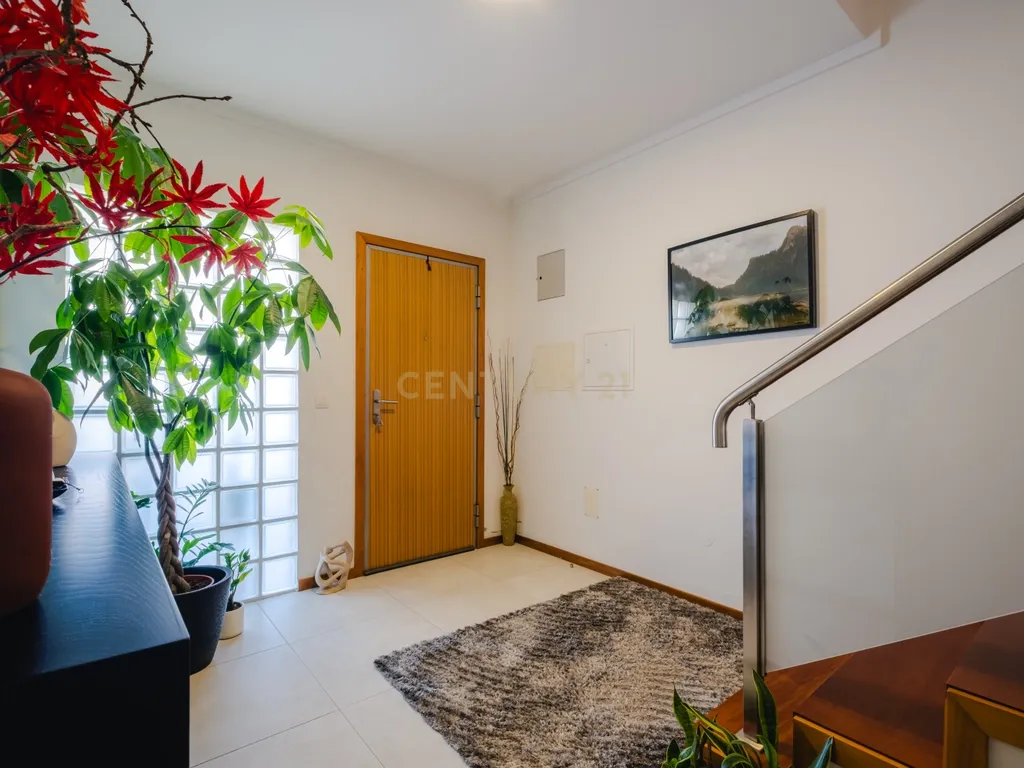 Moradia T4 com 255 m², Suíte Generosa, Jardim e Garagem para 3+ Viaturas | Astromil, Paredes - Image 52