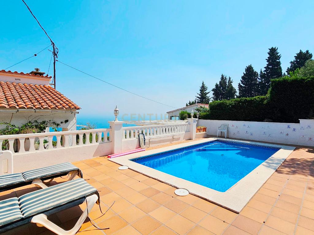 Cobertura com terraço, jardim e piscina privada com vista para o mar em Llançà - Image 40