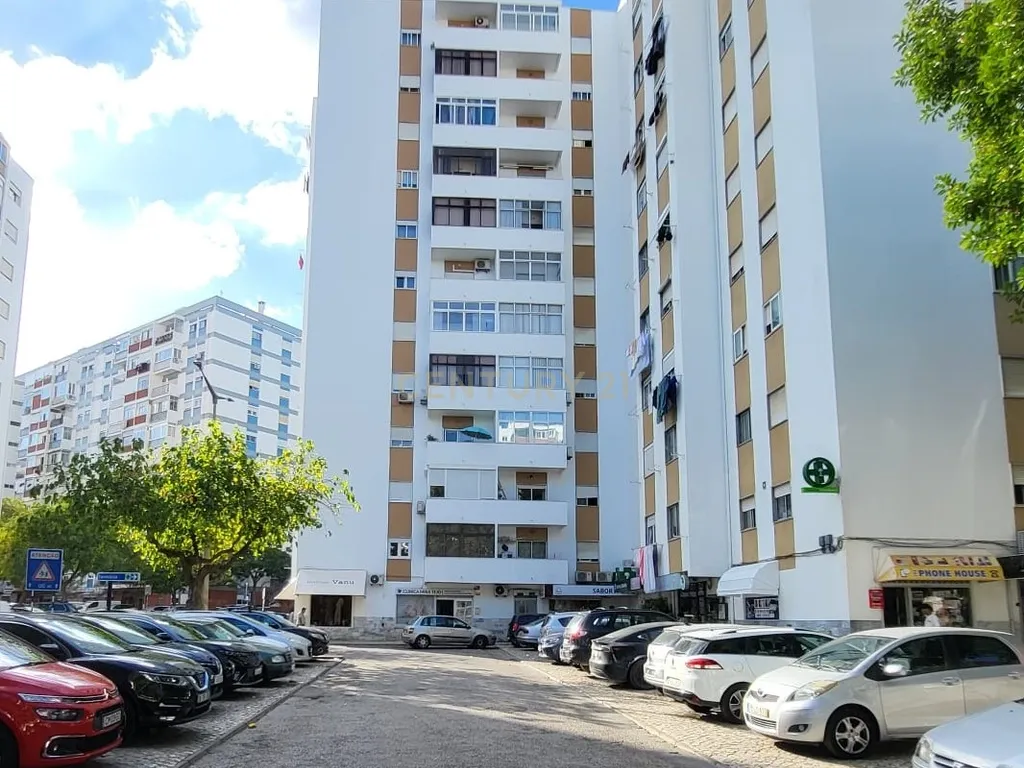 Apartamento T3 – Miratejo, Corroios - Image 15