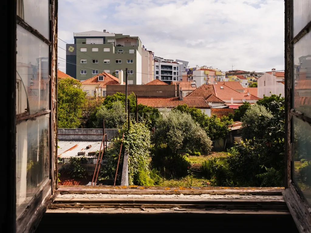 Prédio para remodelação no Entroncamento junto à estação de comboios - Image 29