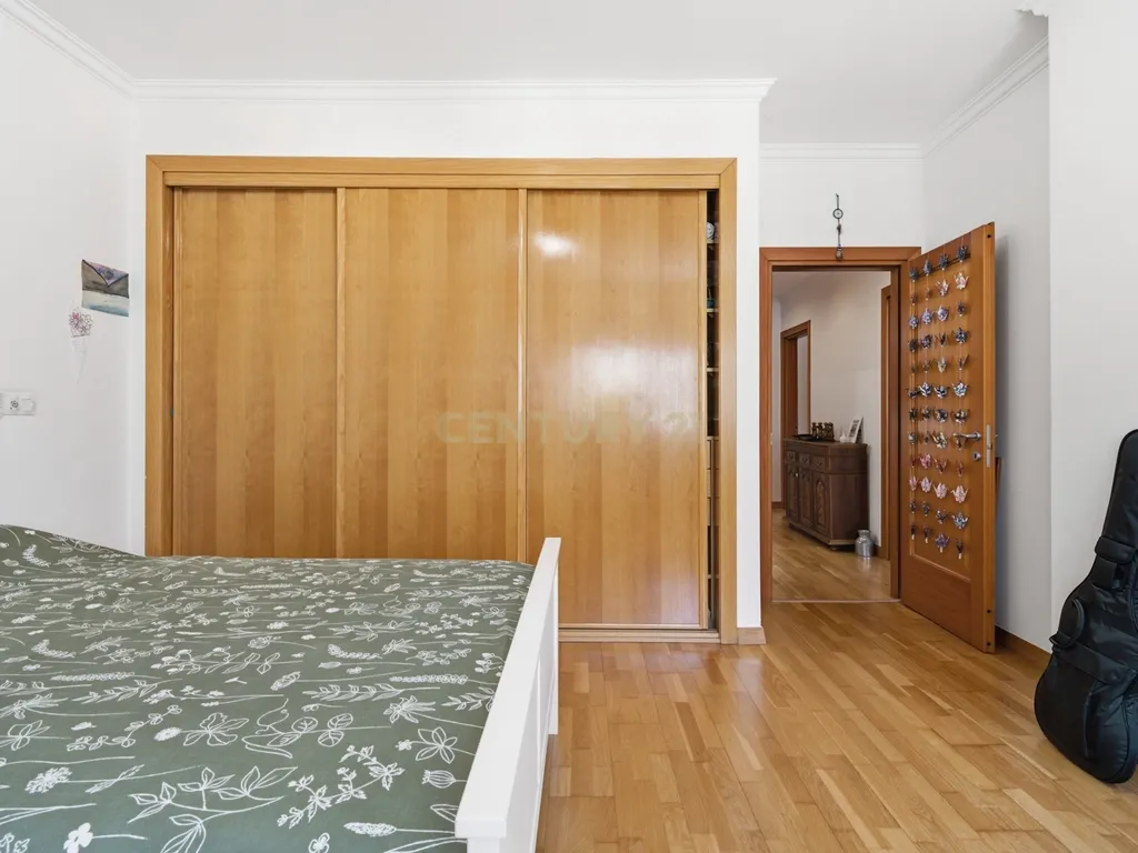 Elegante Apartamento T3 no Estoril com Box Fechada para 3 carros a poucos metros da praia - Image 32
