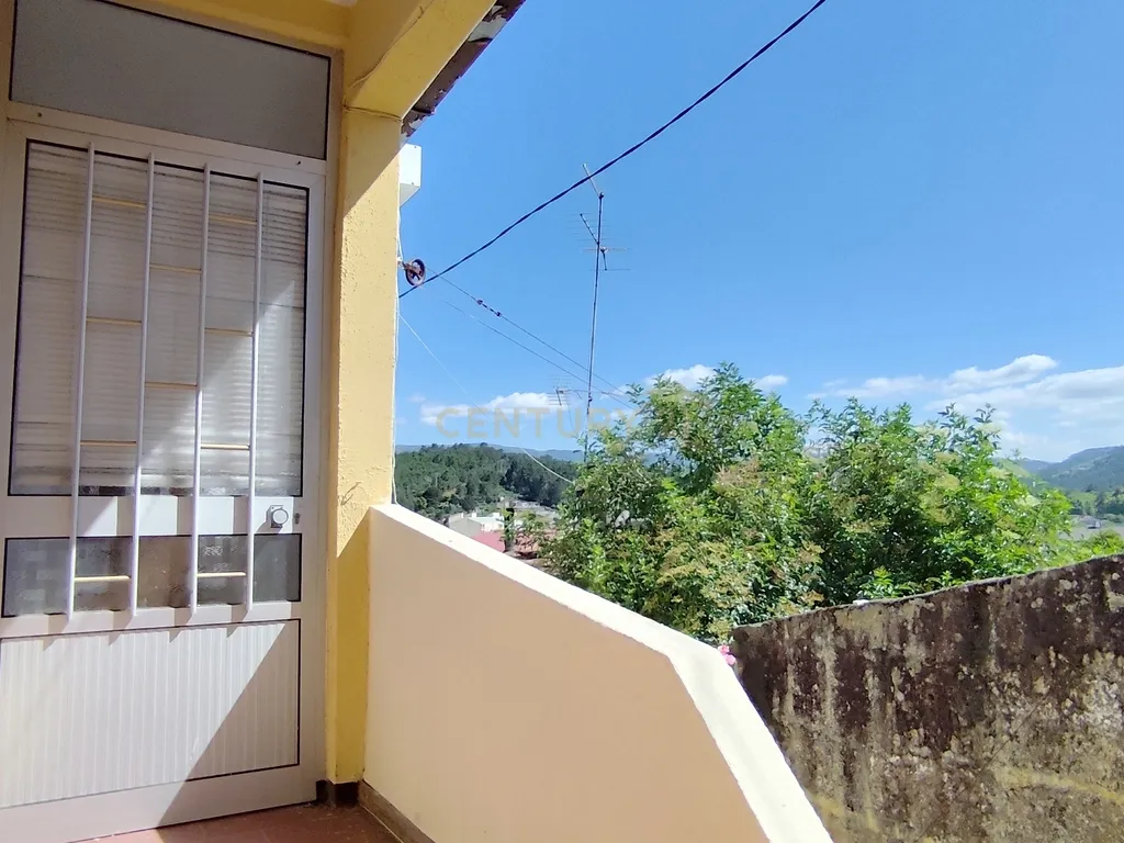 Casa geminada de dois pisos com reabilitação parcial em Vidago / Chaves - Image 20