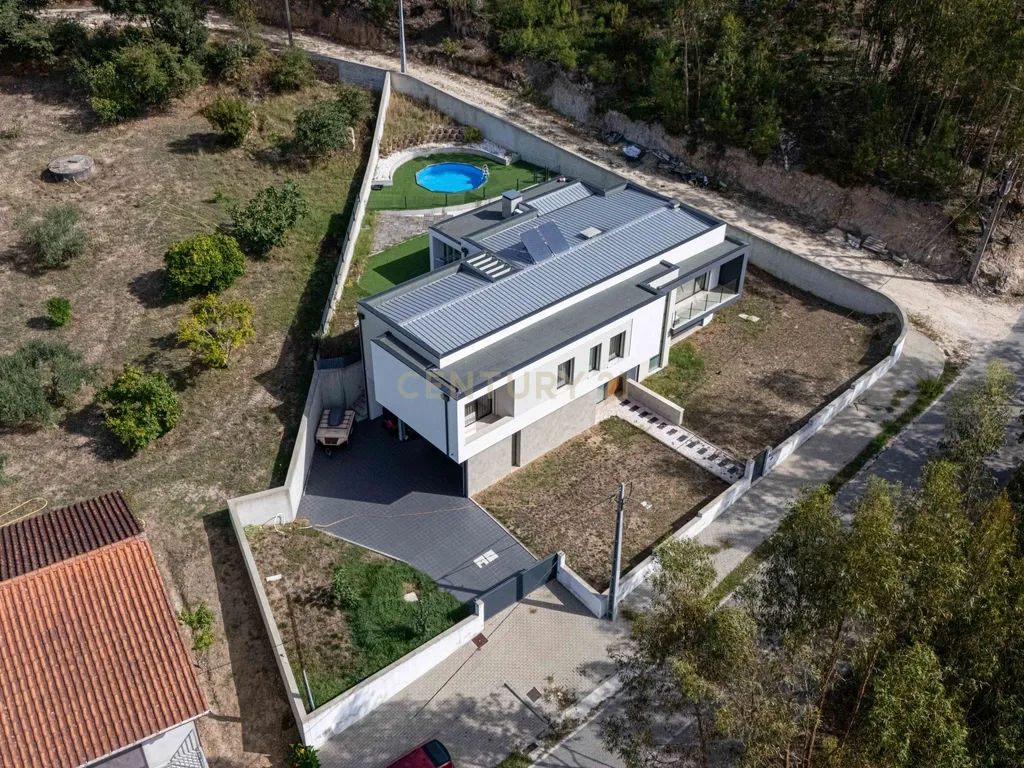 Moradia T4 semi-nova com Piscina, Garagem + Parcela de Terreno Rústico e Vista Serra | Salgueiro, Pombal - Image 57