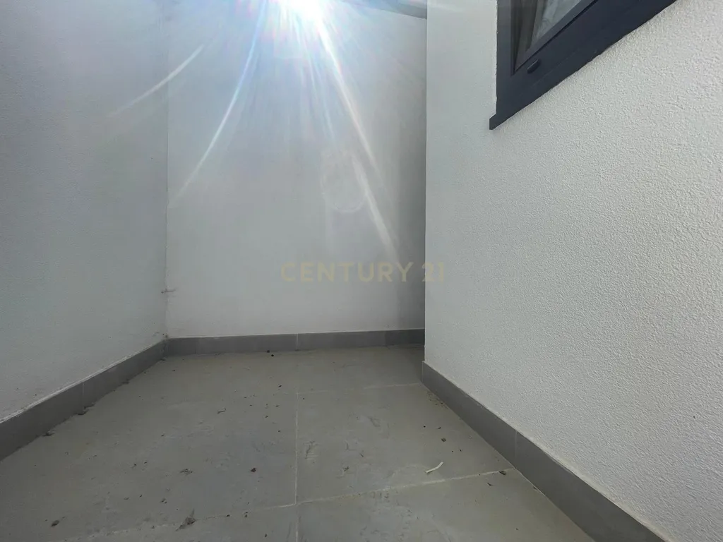 Moradia com 3 quartos em frente ao Hospital São João - Image 7