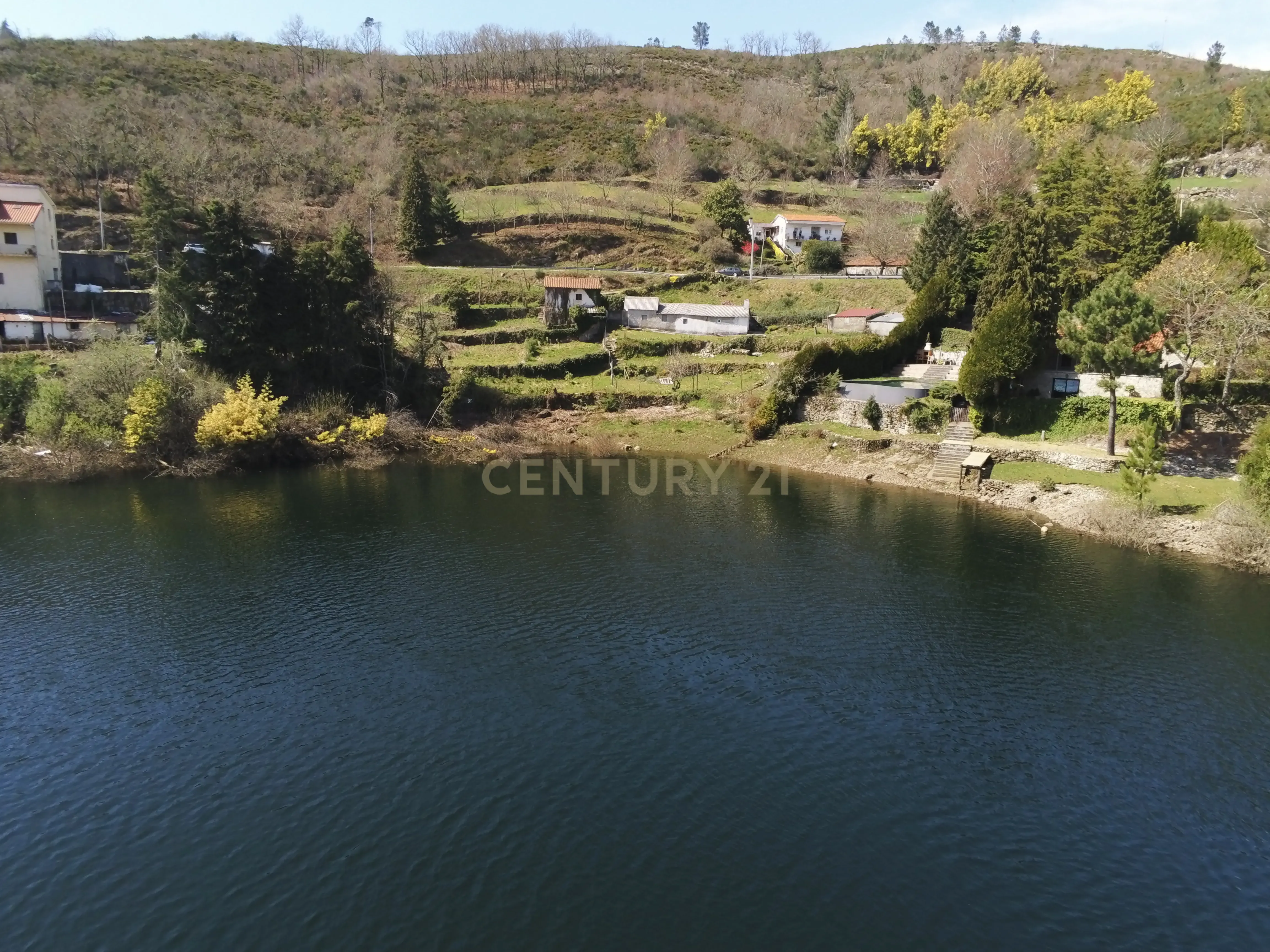 Fotografia 5 de Propriedade com Acesso Direto à Albufeira de Venda Nova | Frente de Lago