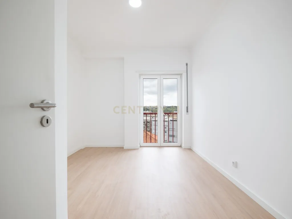 Apartamento para venda na rua de aveiro - 3 Quartos e 3 WC - Image 18